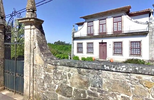 Valenca House | Private Pool Retreat in Valença - Rated 10/10 by Guests