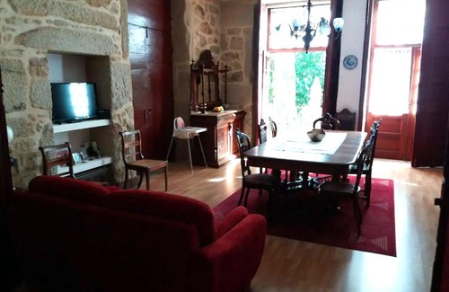 Valenca House | Private Pool Retreat in Valença - Rated 10/10 by Guests