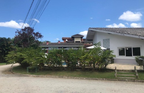 Horto House | Relaxing Retreat with Pool in Ubatuba – 4-Star Stay