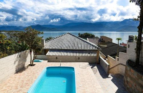 Caiacanga House | Relaxing Casa with Ocean View & Pool at Sunset