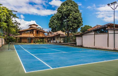 Centro Comercial House | Discover Casa with Tennis Court & BBQ in Ihabela