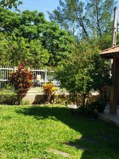 Laguna House | Cozy Lakeside Retreat: Pet & Child Friendly Stay