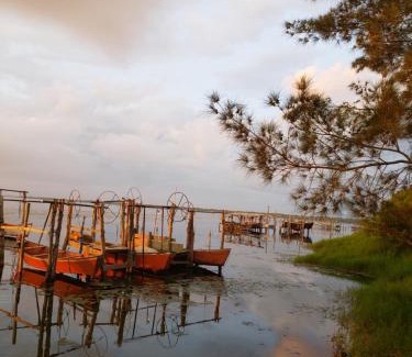 Laguna House | Cozy Lakeside Retreat: Pet & Child Friendly Stay