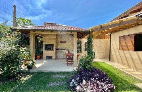 Laguna House | Cozy Lakeside Retreat: Pet & Child Friendly Stay
