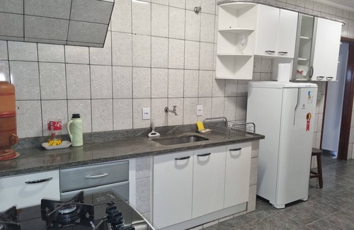 Regiao Urbana Homogenea VI House | Cozy Casa with Suite, Living Room & Kitchen Awaits You