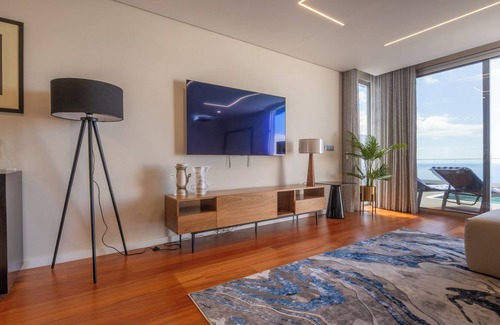 Santa Luzia House | Scenic Casa with Breathtaking Bay Views in Funchal