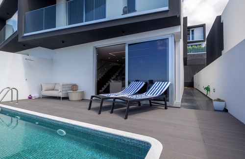 Santa Luzia House | Scenic Casa with Breathtaking Bay Views in Funchal