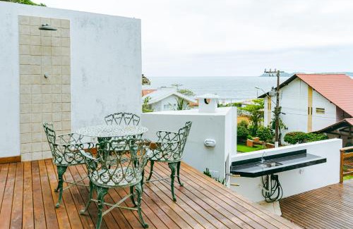 Penha Villa | Beachfront Retreat: Casa com Vista Mar na Praia do Quilombo