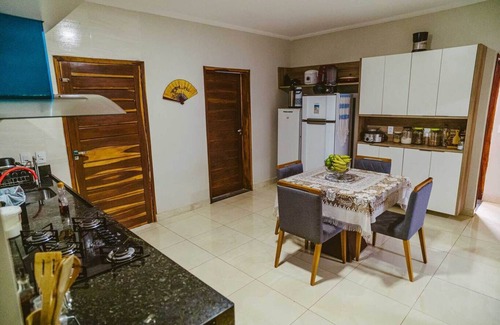 Coqueiro Ski Chalet | Cozy Casa with Wi-Fi, Steps from Beach in Luís Correia
