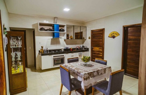 Coqueiro Ski Chalet | Cozy Casa with Wi-Fi, Steps from Beach in Luís Correia