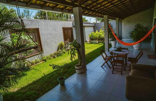 Coqueiro House | Cozy Casa with Wi-Fi, Steps from Praia do Coqueiro