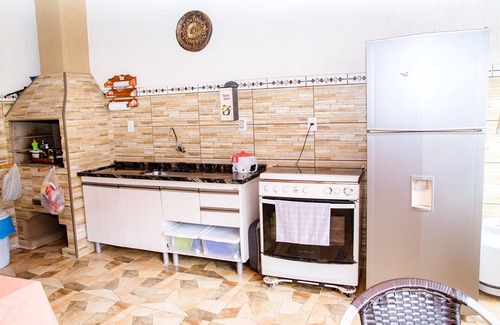 Centro House | Inviting Casa with Pool and Wifi in Caraguatatuba Center