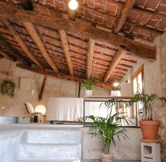 L'Ametlla de Segarra House | Relax at Casa Comalats Enoturisme with Pool & Hot Tub