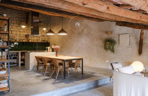 L'Ametlla de Segarra House | Relax at Casa Comalats Enoturisme with Pool & Hot Tub