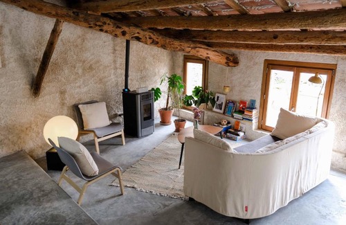 L'Ametlla de Segarra House | Relax at Casa Comalats Enoturisme with Pool & Hot Tub