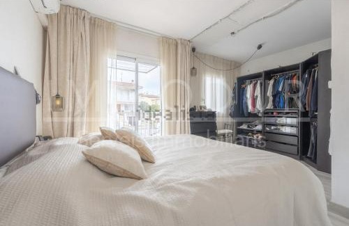 Comarruga House | Discover Casa La Creu: Your Ideal Budget-Friendly Stay