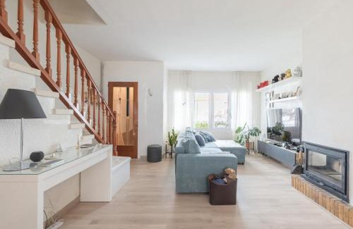 Comarruga House | Discover Casa La Creu: Your Ideal Budget-Friendly Stay