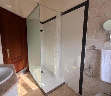 Malpica de Bergantinos Apartment | Pet-Friendly Casa Completa with Ocean View in Malpica