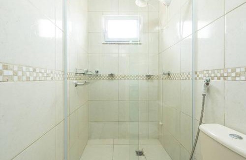 Itacolomi House | Casa Completa com Piscina Churrasqueira Sinuca Wi-Fi e Garagem para 4 Carros a 350m da Praia Acomoda 12 Pessoas, 4 Quartos com Ar-Condicionado