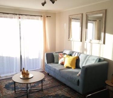 Los Angeles Villa | Ideal Family Retreat Steps from the City Center