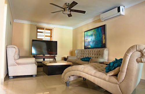 Zona Dorada Villa | Group Getaway: Casa con Alberca - Pet Friendly & Pool Access