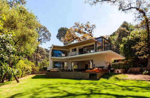 Valle de Bravo House | Relax at Casa con Terraza y Jacuzzi in Avándaro