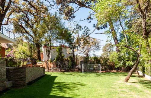 Valle de Bravo House | Relax at Casa con Terraza y Jacuzzi in Avándaro