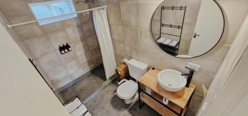 San Carlos de Bariloche House | Tranquil Casa con Jardín y Mountain Views for Families