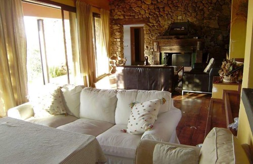 Guillena House | Tranquil Lakefront Retreat - 4-Star Stay with Hot Tub
