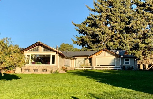 San Carlos de Bariloche House | Perfect Getaway: Casa con gran parque with Hot Tub & Garden