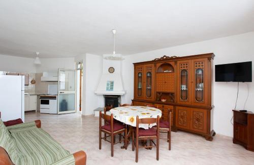 Monte Longu Apartment | Charming Casa con Giardino: Relax in a Pet-Friendly Retreat