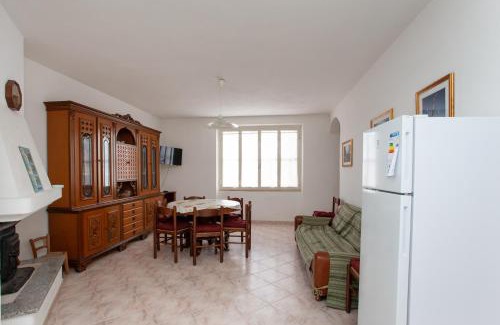 Monte Longu Apartment | Charming Casa con Giardino: Relax in a Pet-Friendly Retreat