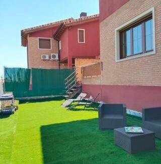 Oyon House | Casa con gran jardín y barbacoa "Los Olivos" Cerca de Logroño familias y grupos