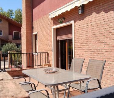 Oyon House | Casa con gran jardín y barbacoa "Los Olivos" Cerca de Logroño familias y grupos