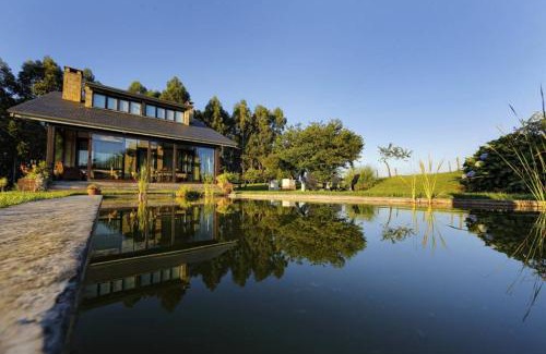 Villaescusa House | Relax at Casa con Jardín y Piscina in Cabarceno