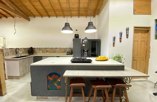 Villa Nueva House | Relaxing Casa with Hot Tub Near Metro Hospital Station