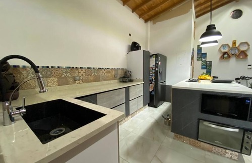 Villa Nueva House | Relaxing Casa with Hot Tub Near Metro Hospital Station
