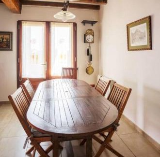Mompia House | Relaxing Getaway at Casa con Jacuzzi with Hot Tub