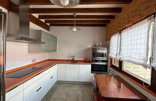 Mompia Ski Chalet | Relaxing House with Hot Tub and Family-Friendly Amenities