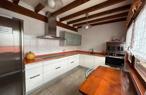 Mompia Ski Chalet | Relaxing House with Hot Tub and Family-Friendly Amenities