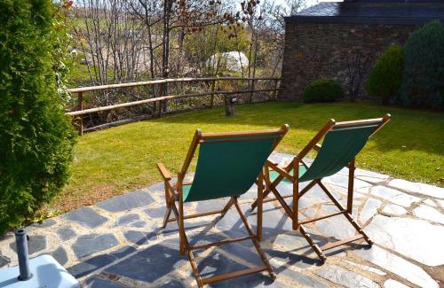 Guils de Cerdanya Apartment | Enchanting Garden Retreat at Casa con Jardín en Guils