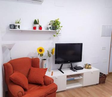Almeria Centro Apartment | Inviting Casa con Jardín: Pet & Child Friendly Retreat