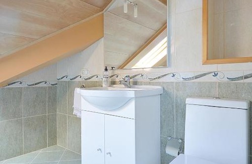 Caldas de Reis House | Family-Friendly Retreat with Garden near Vilagarcía de Arousa