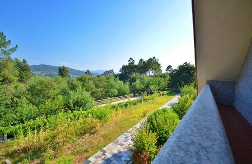 Caldas de Reis House | Family-Friendly Retreat with Garden near Vilagarcía de Arousa