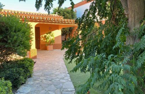 El Palmar Ski Chalet | Relaxing Casa with Private Garden and Shared Pool