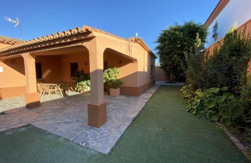 El Palmar Ski Chalet | Relaxing Casa with Private Garden and Shared Pool