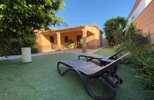 El Palmar Ski Chalet | Relaxing Casa with Private Garden and Shared Pool