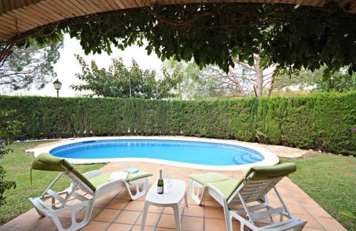 Sant Pere Pescador House | Family-Friendly Casa con Piscina with Pet Amenities in Sant Pere