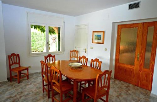 Sant Pere Pescador House | Family-Friendly Casa con Piscina with Pet Amenities in Sant Pere