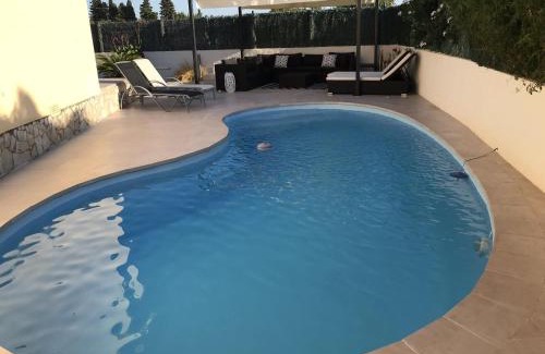 Bon Relax House | Relaxing Casa with Pool, BBQ & WiFi in Sant Pere Pescador